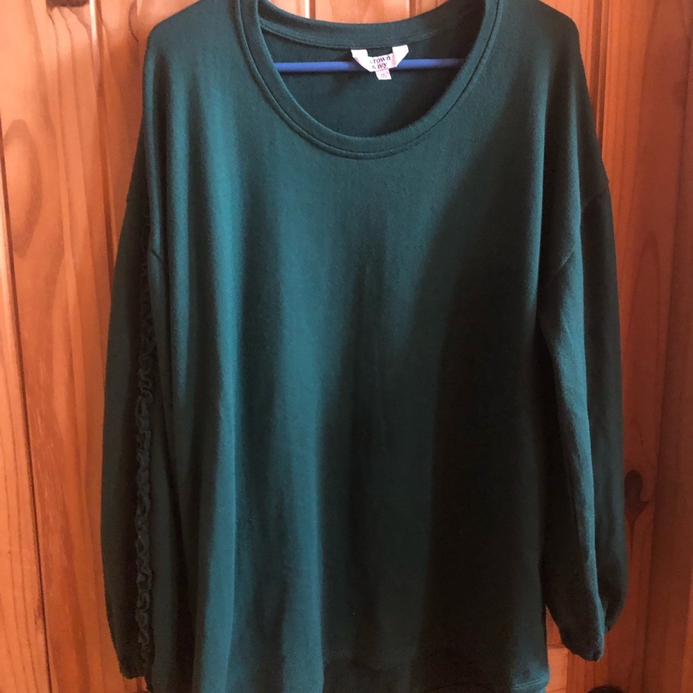 Crown & Ivy 1X  sweater